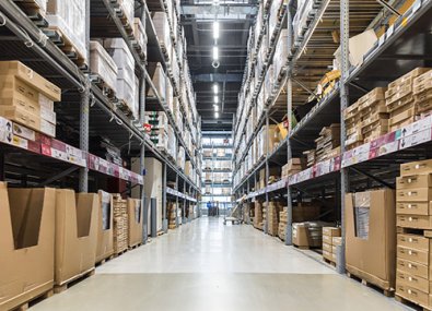 Regal -Teststandards und Gegenstände