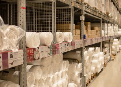 Was sind die Eigenschaften von Hochleistungsregalen?