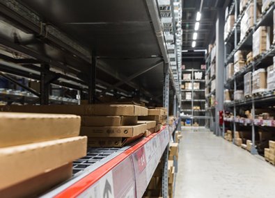 Wie können benutzerdefinierte Regale im Loft-Stil Kosten sparen?